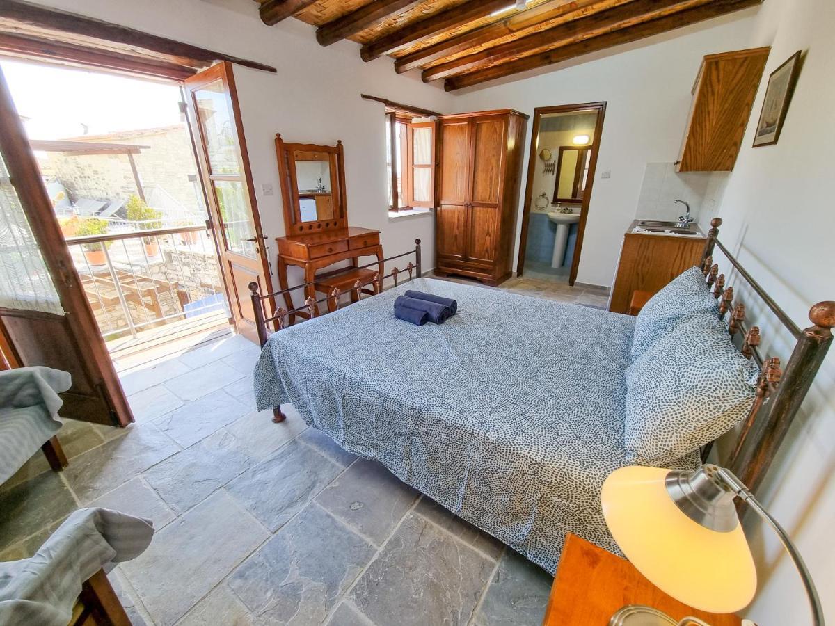 Aphrodite'S Pool Retreat Skarinou Exterior photo